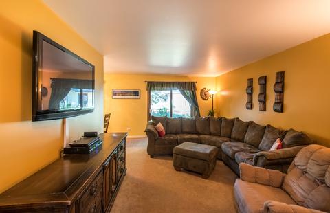 1376 Sheffield Dr, Elgin, IL 60123 photo 3