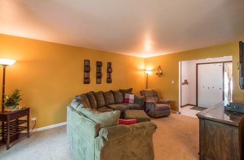 1376 Sheffield Dr, Elgin, IL 60123 photo 4