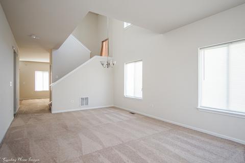 715 Eberly Ct, Plano, IL 60545 photo 4