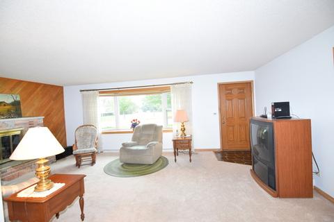 207 Eastgate St, Algonquin, IL 60102 photo 2