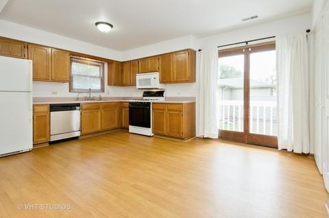328 Lily Ln, Lakemoor, IL 60051 photo 4