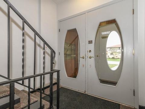 1698 Alison Dr, Elgin, IL 60123 photo 3