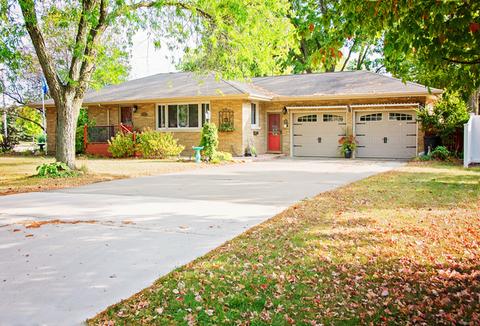 221 E Williams St, Dwight, IL 60420 photo 1