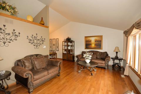 500 E Walnut St, Peotone, IL 60468 photo 4