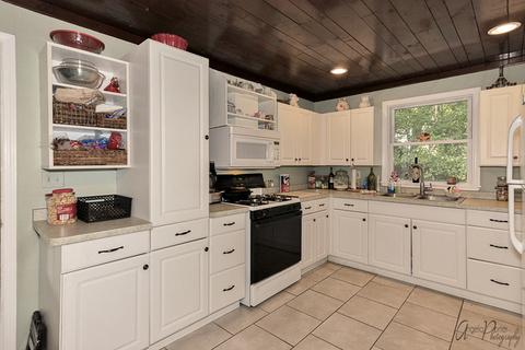 1811 N Riverside Dr, Mchenry, IL 60050 photo 2