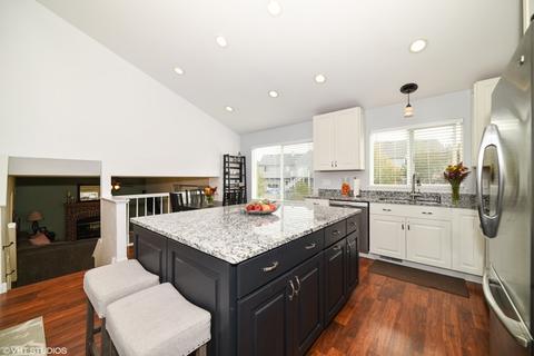 1627 Fairfax Ln, Bartlett, IL 60103 photo 2