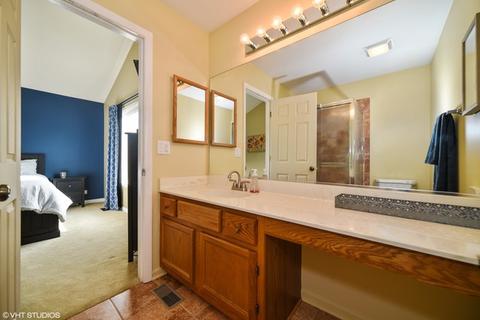 1627 Fairfax Ln, Bartlett, IL 60103 photo 8