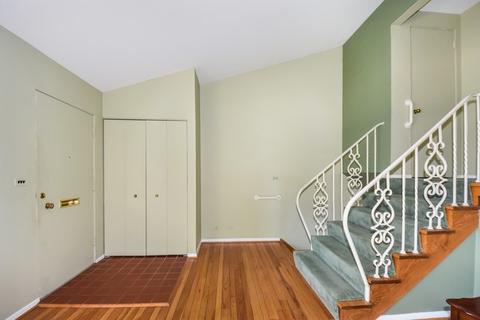 651 Spring Rd, Glenview, IL 60025 photo 4