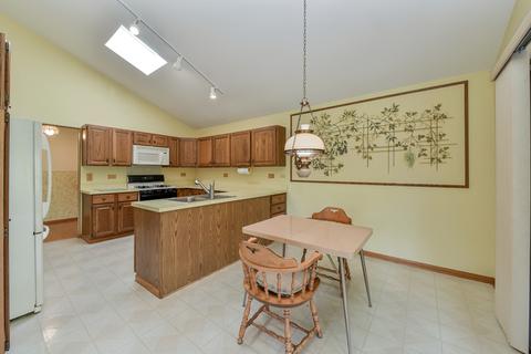 216 Brookside Dr, Elgin, IL 60123 photo 4