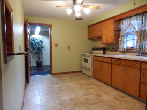 977 W Walnut St, Kankakee, IL 60901 photo 6
