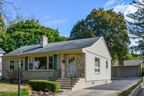 529 S 3rd St, West Dundee, IL 60118 photo 1