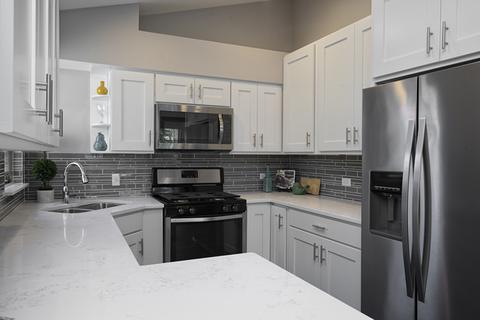 950 Ridgefield Ln, Wheeling, IL 60090 photo 3