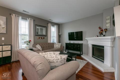 2251 Georgetown Cir, Aurora, IL 60503 photo 7