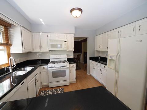 1265 John Dr, Hoffman Estates, IL 60169 photo 11