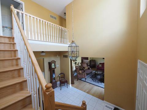 1265 John Dr, Hoffman Estates, IL 60169 photo 5