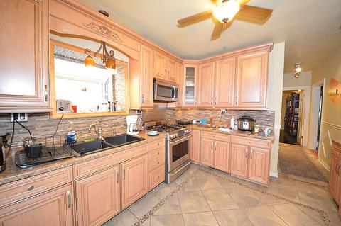 6733 N Artesian Ave, Chicago, IL 60645 photo 3