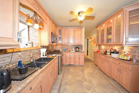 6733 N Artesian Ave, Chicago, IL 60645 photo 4