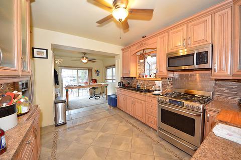 6733 N Artesian Ave, Chicago, IL 60645 photo 2