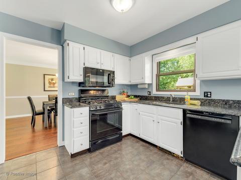 1908 Howard St, Wheaton, IL 60187 photo 9
