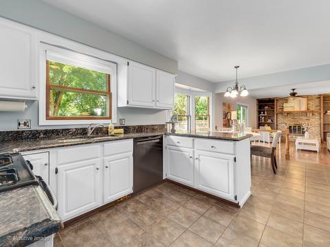 1908 Howard St, Wheaton, IL 60187 photo 8