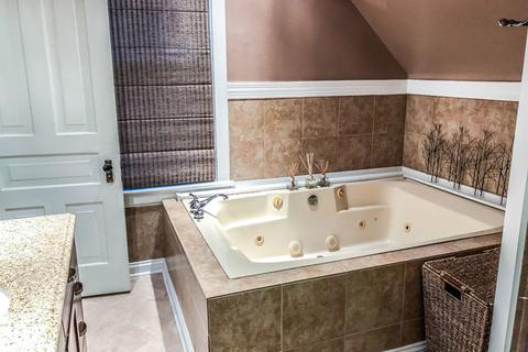 946 N Spring St, Elgin, IL 60120 photo 18