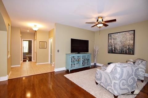 273 Garden Dr, Elgin, IL 60124 photo 6