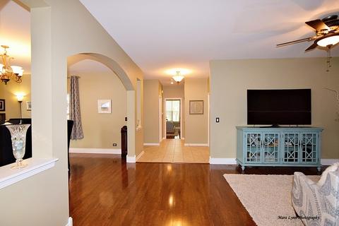 273 Garden Dr, Elgin, IL 60124 photo 7