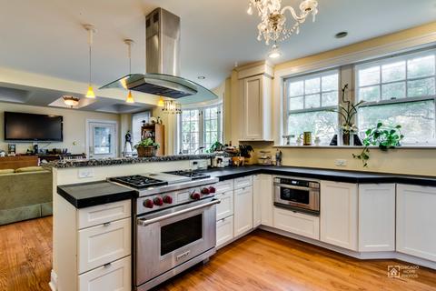 1107 Hull Ter, Evanston, IL 60202 photo 2