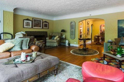 1107 Hull Ter, Evanston, IL 60202 photo 10