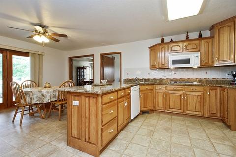 1404 E Cap Cir, Bourbonnais, IL 60914 photo 6