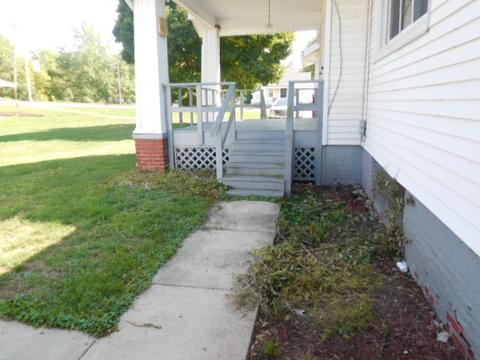 215 E 5th St, Tilton, IL 61833 photo 4