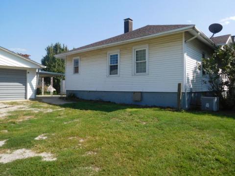 215 E 5th St, Tilton, IL 61833 photo 5
