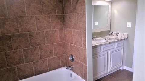 890 Mohawk Dr, Elgin, IL 60120 photo 17