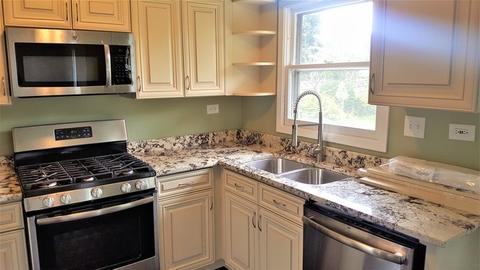 890 Mohawk Dr, Elgin, IL 60120 photo 12