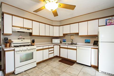 1110 Hilltop Blvd, Mchenry, IL 60050 photo 4