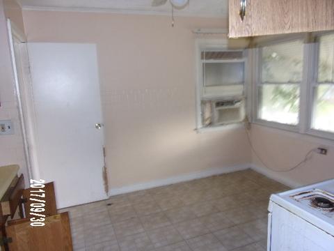 136 E 122nd Pl, Chicago, IL 60628 photo 3
