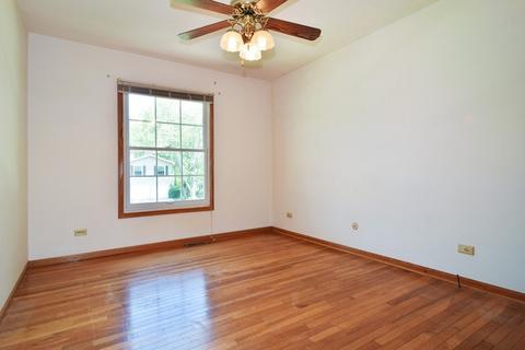 1055 Lancaster Ct, Hoffman Estates, IL 60169 photo 14