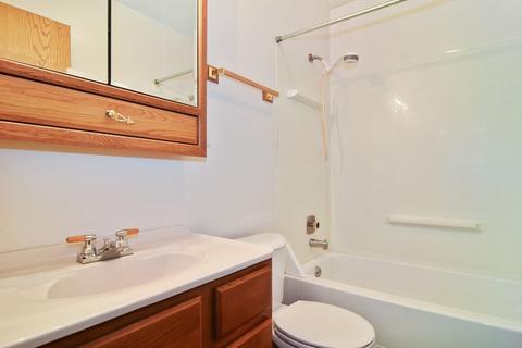 1055 Lancaster Ct, Hoffman Estates, IL 60169 photo 15
