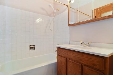 1055 Lancaster Ct, Hoffman Estates, IL 60169 photo 11