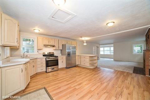 1254 Cedar Ave, Elgin, IL 60120 photo 3