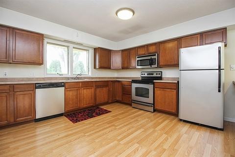 655 Circle Ct, Bradley, IL 60915 photo 4