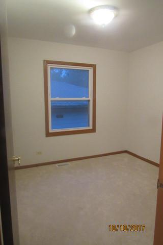 19 N Sumner Ave, Aurora, IL 60505 photo 2