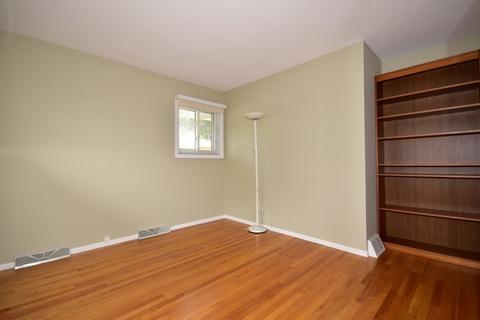 320 Ambleside Rd, Des Plaines, IL 60016 photo 18