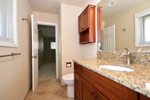 320 Ambleside Rd, Des Plaines, IL 60016 photo 3