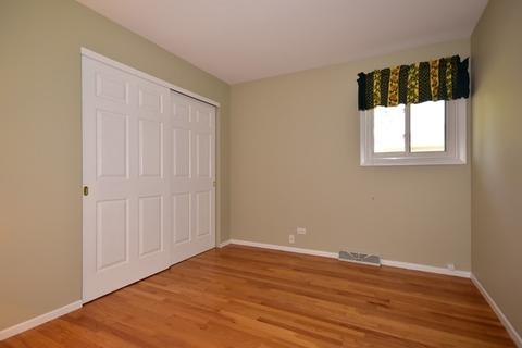 320 Ambleside Rd, Des Plaines, IL 60016 photo 17