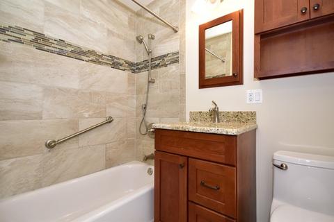 320 Ambleside Rd, Des Plaines, IL 60016 photo 4