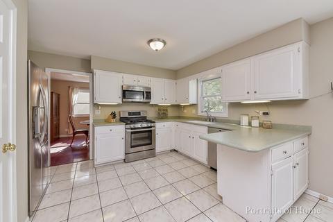 209 Willoway Dr, Naperville, IL 60540 photo 4