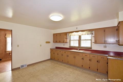 560 4th Ave, Aurora, IL 60505 photo 7