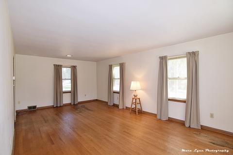 560 4th Ave, Aurora, IL 60505 photo 4