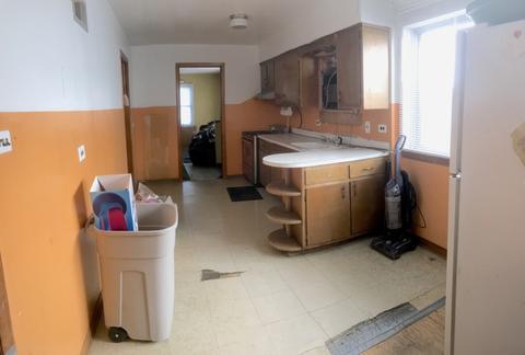 9433 S Champlain Ave, Chicago, IL 60619 photo 6